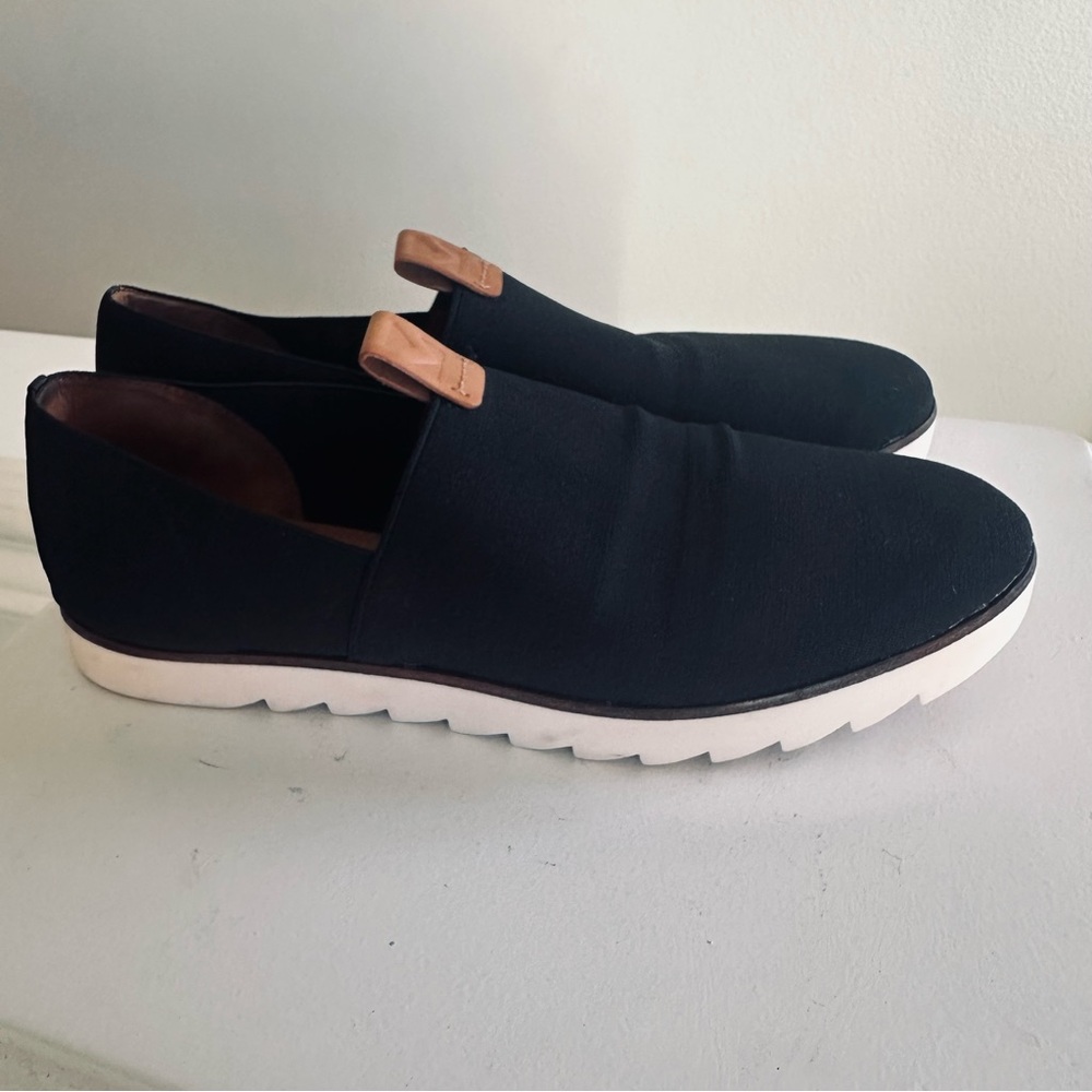 Mercedes Castillo Clelialug‎ Loafer. Size 8.5 Stretch Black